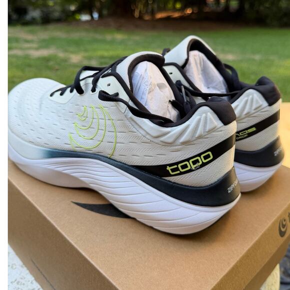 NWT Topo Athletic Atmos Running Shoes White Gray Size 11.5 main image 5
